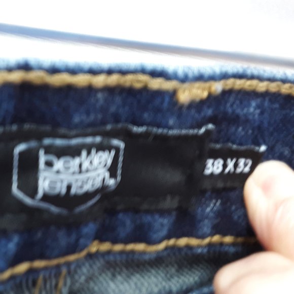 Berkley Jensen Mid-Rise Men's Denim Blue Jeans 38 x 32 Straight Leg - Picture 3 of 6